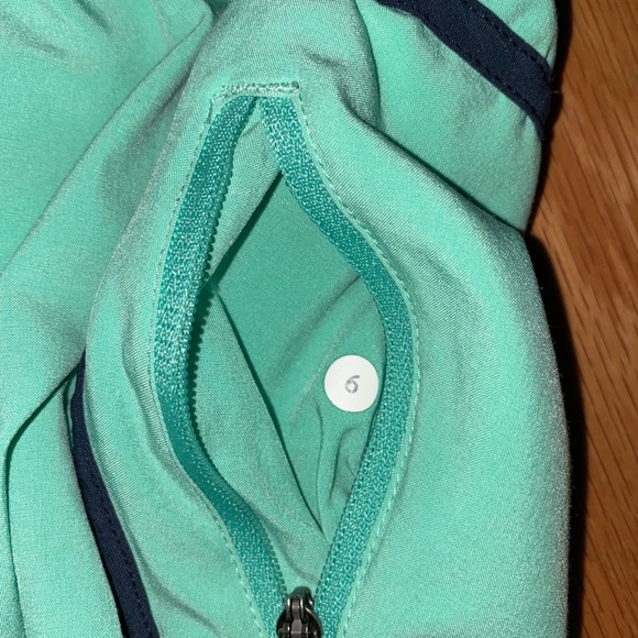 🍋 Lululemon Rare Tracker Shorts Size 6 Green/Blue - Picture 4 of 8